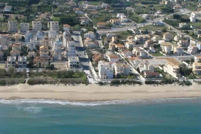 Vistas panorámicas y crecimiento urbanístico en Playa de Oliva