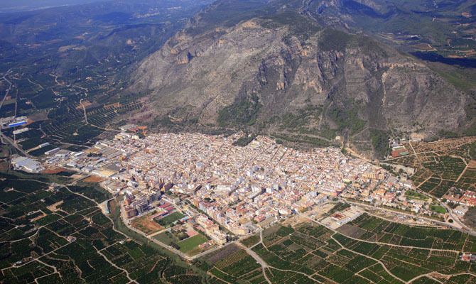 Playa y gran expansión costera en Tavernes de la Valldigna