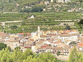 Vista del pintoresco casco urbano y entorno natural de Alfauir