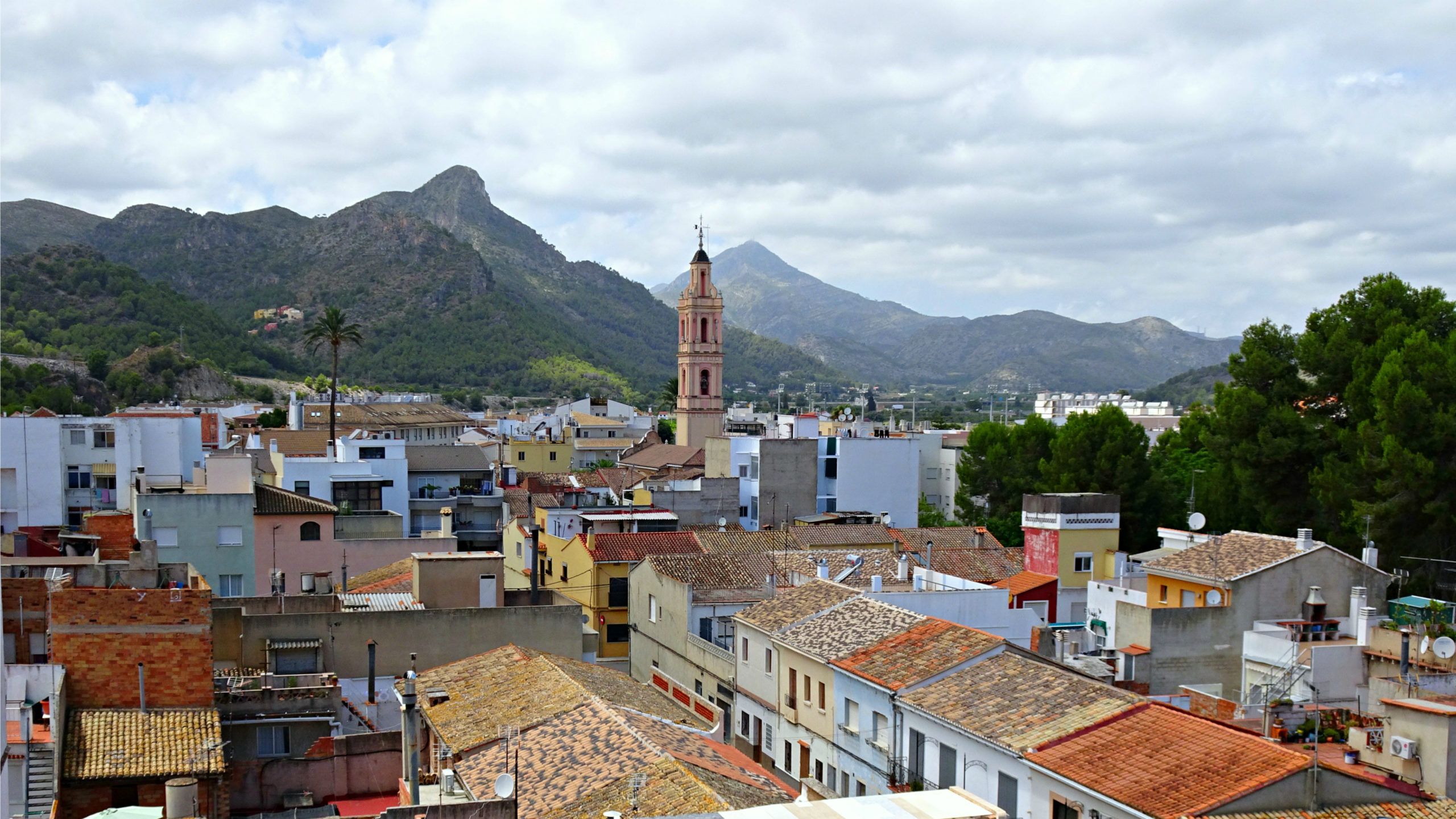 Vistas y calles de Benirredrà en La Safor