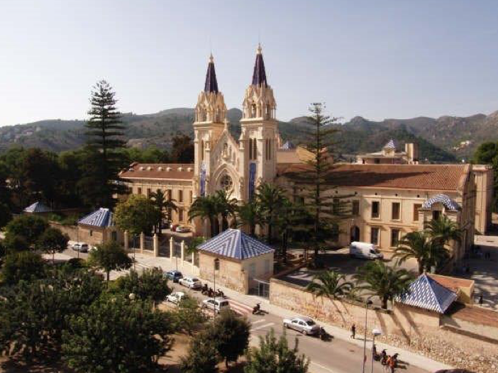 Iglesia de las Esclavas y casco histórico de Benirredrà