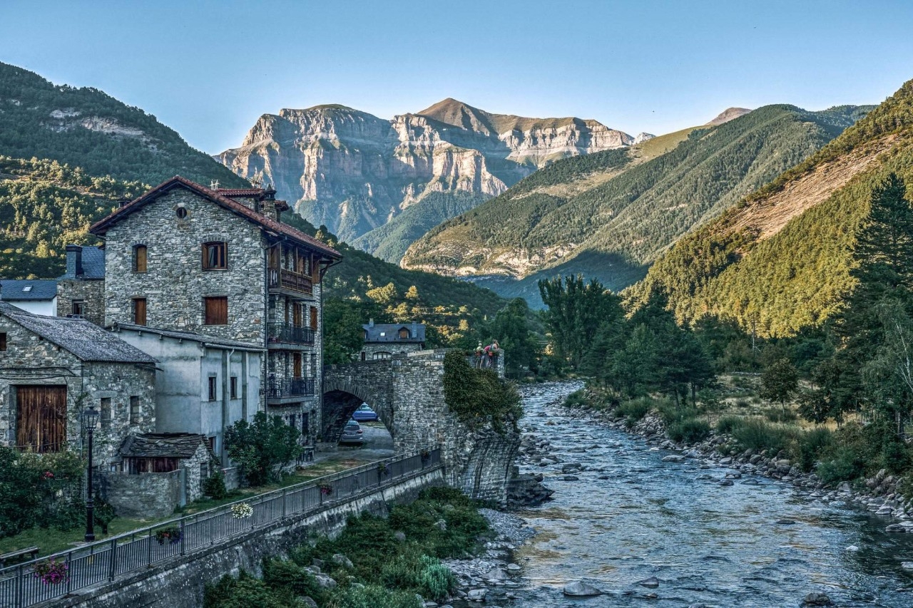 Zona residencial de chalet y naturaleza en Monterrey Marxuquera