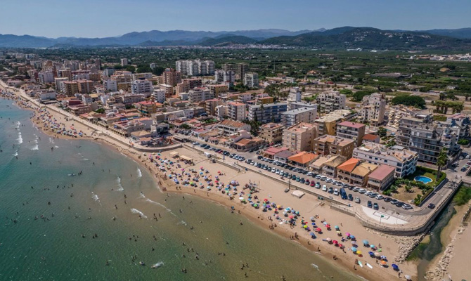 Playa de Piles y su paseo marítimo